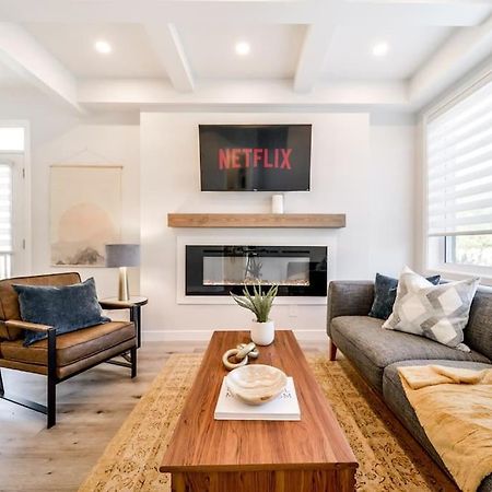 Modern Nordic Escape, 3Br Near Wem & Dt, Aircon & Fireplace, Wifi, Sleeps 6! Edmonton Eksteriør billede