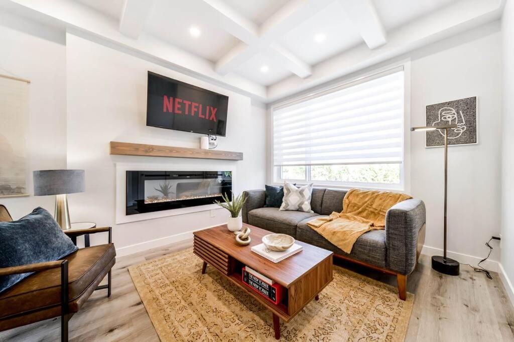 Modern Nordic Escape, 3Br Near Wem & Dt, Aircon & Fireplace, Wifi, Sleeps 6! Edmonton Eksteriør billede