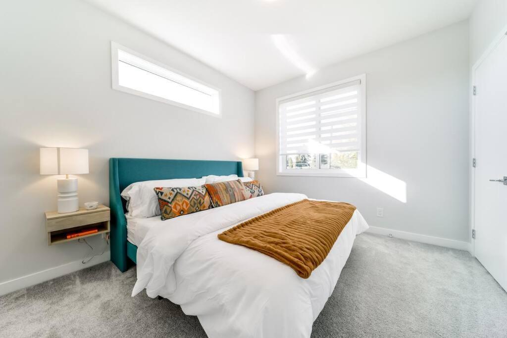Modern Nordic Escape, 3Br Near Wem & Dt, Aircon & Fireplace, Wifi, Sleeps 6! Edmonton Eksteriør billede