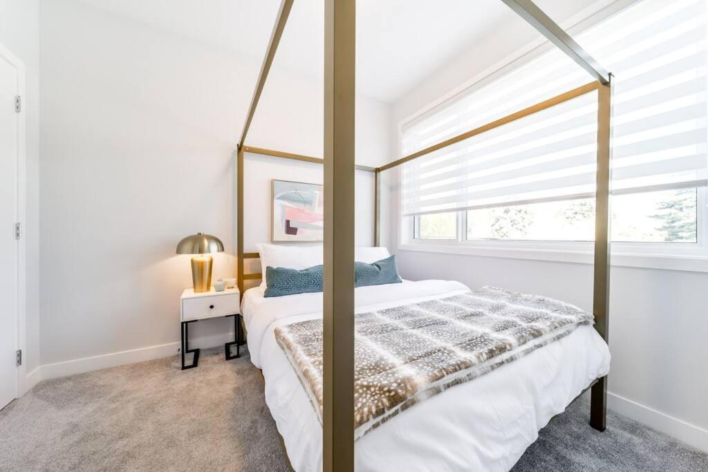 Modern Nordic Escape, 3Br Near Wem & Dt, Aircon & Fireplace, Wifi, Sleeps 6! Edmonton Eksteriør billede
