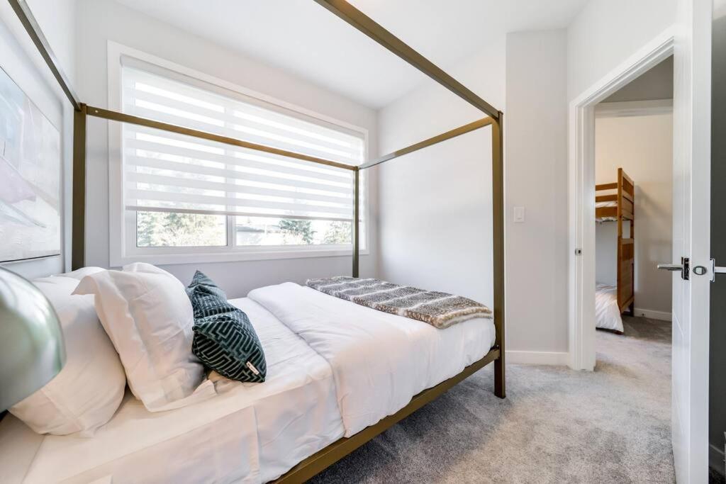 Modern Nordic Escape, 3Br Near Wem & Dt, Aircon & Fireplace, Wifi, Sleeps 6! Edmonton Eksteriør billede