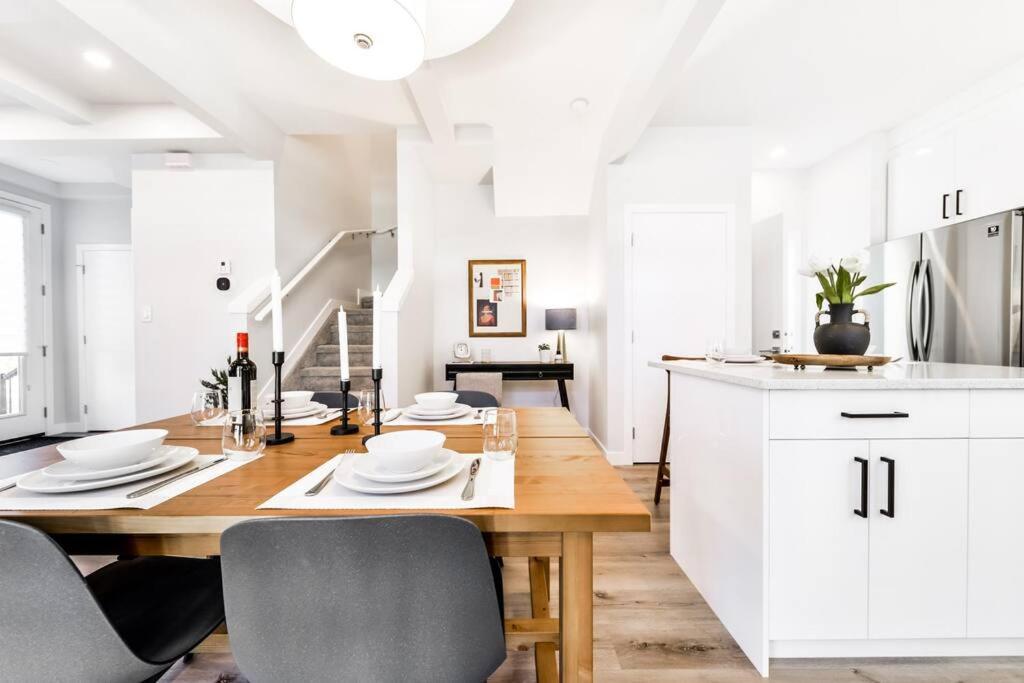 Modern Nordic Escape, 3Br Near Wem & Dt, Aircon & Fireplace, Wifi, Sleeps 6! Edmonton Eksteriør billede