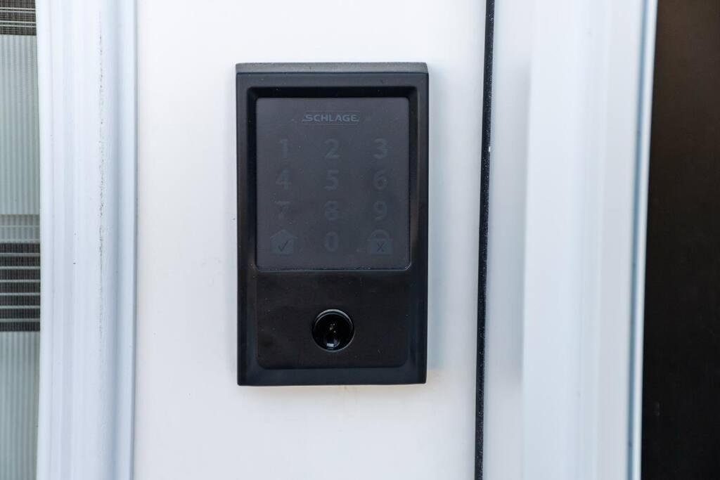 Modern Nordic Escape, 3Br Near Wem & Dt, Aircon & Fireplace, Wifi, Sleeps 6! Edmonton Eksteriør billede