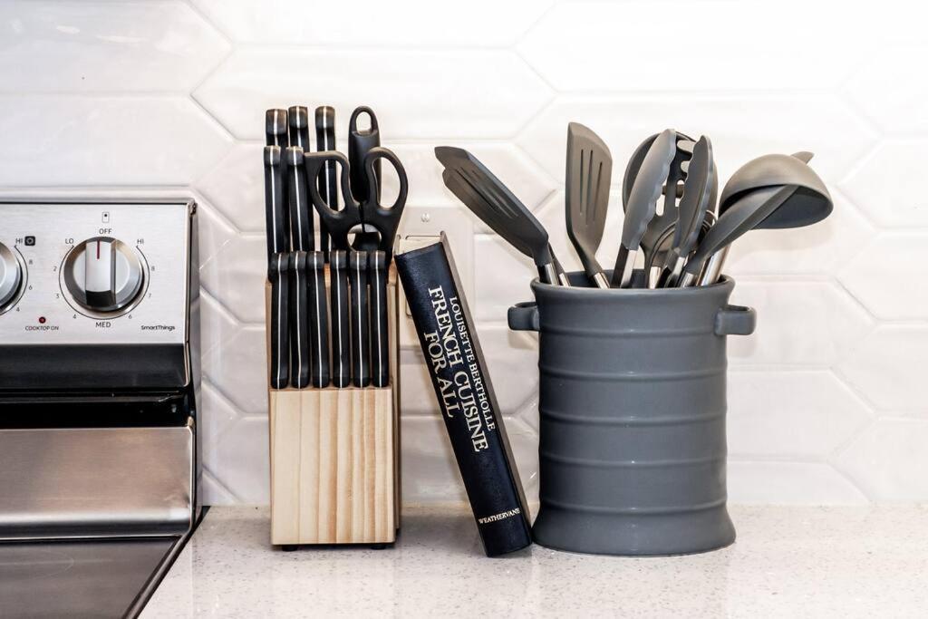 Modern Nordic Escape, 3Br Near Wem & Dt, Aircon & Fireplace, Wifi, Sleeps 6! Edmonton Eksteriør billede