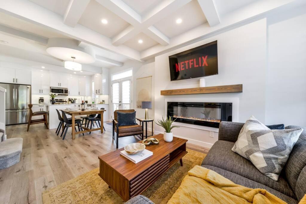 Modern Nordic Escape, 3Br Near Wem & Dt, Aircon & Fireplace, Wifi, Sleeps 6! Edmonton Eksteriør billede